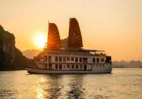 Heritage Line Violet Cruise - Halong Bay & Lan Ha Bay